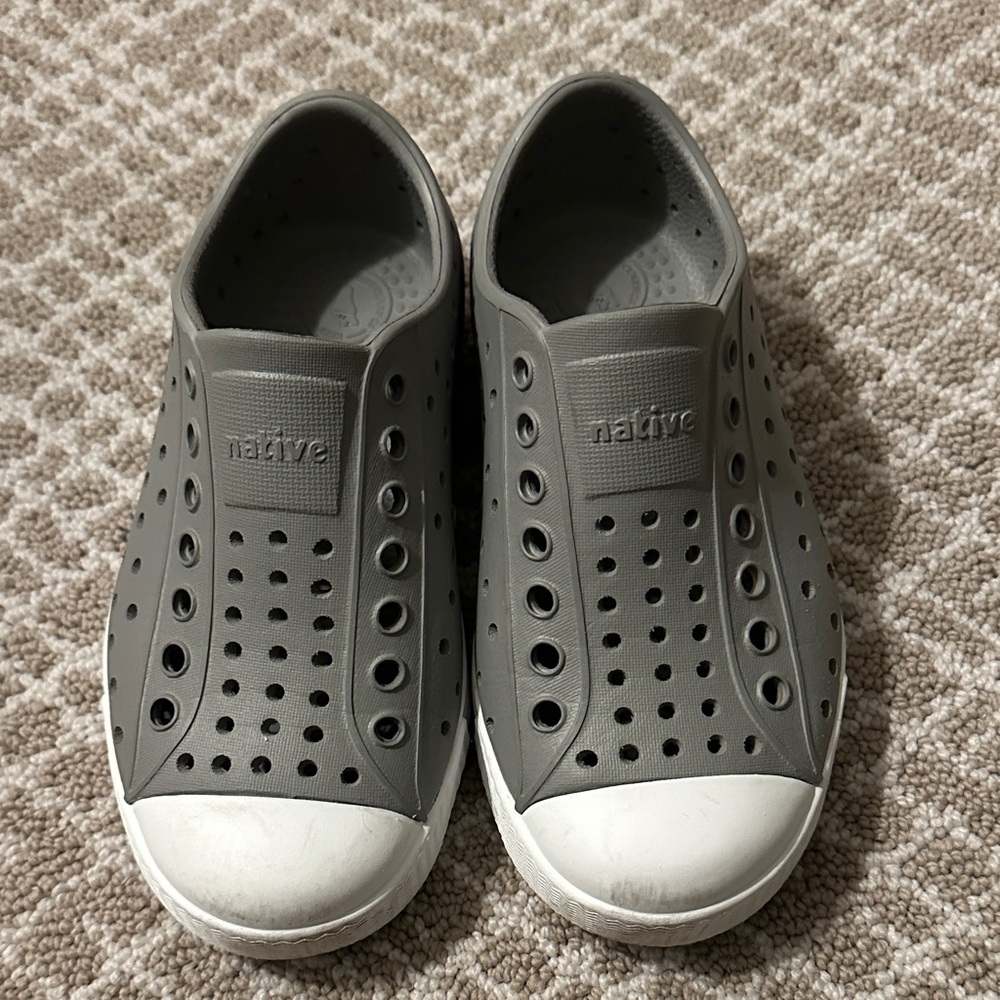 Native Kids Gray and White Water Shoes